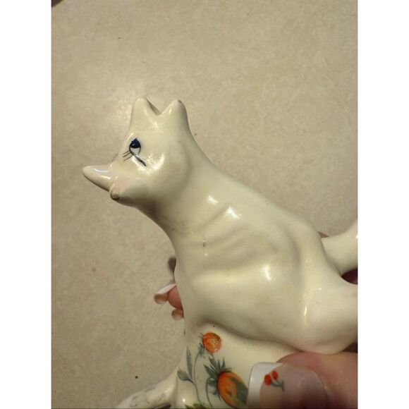 Vintage porcelain Strawberry Cow Creamer - Picture 10 of 16